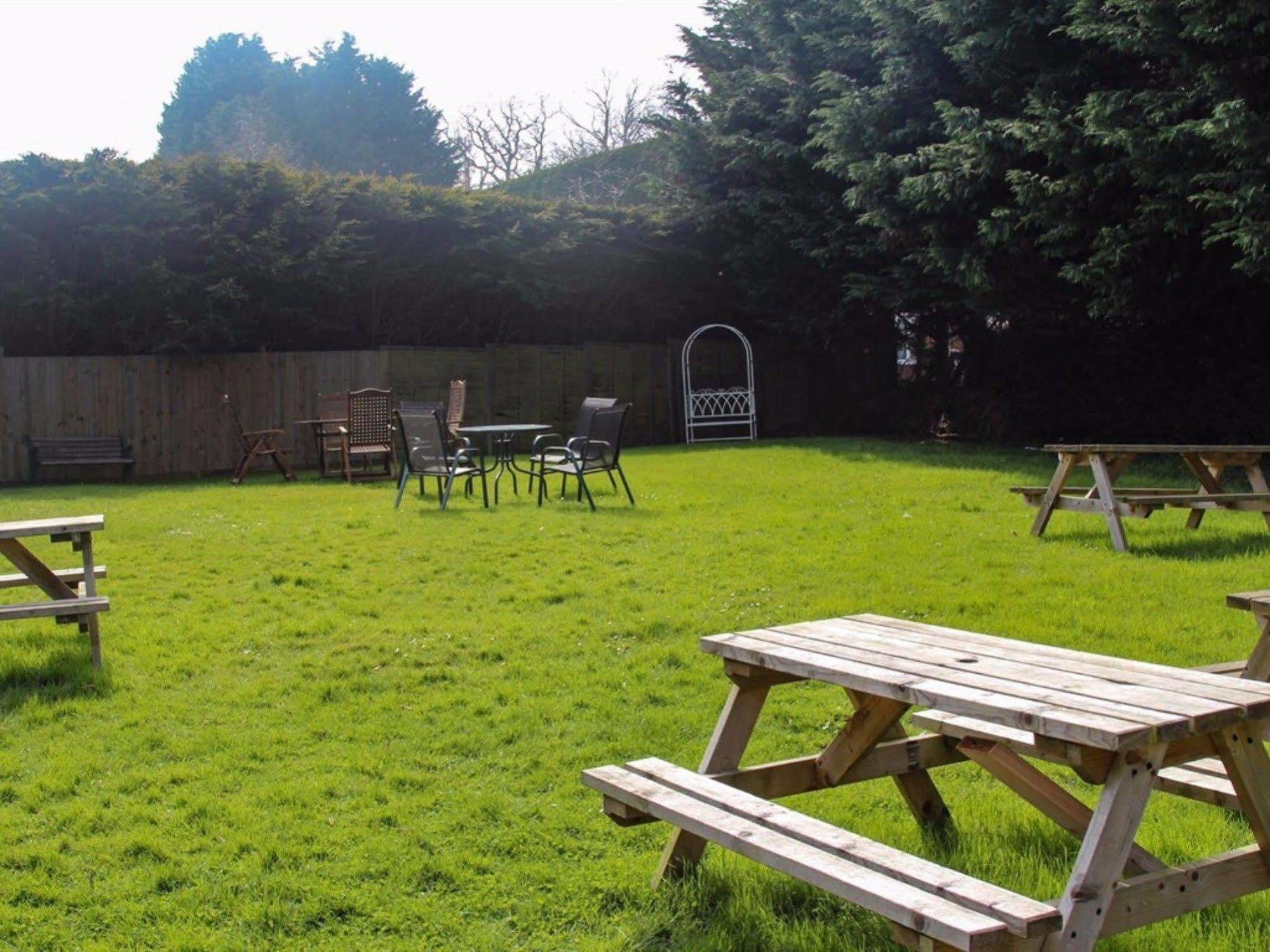 The Waggon And Horses Hotel Great Yeldham Exterior foto